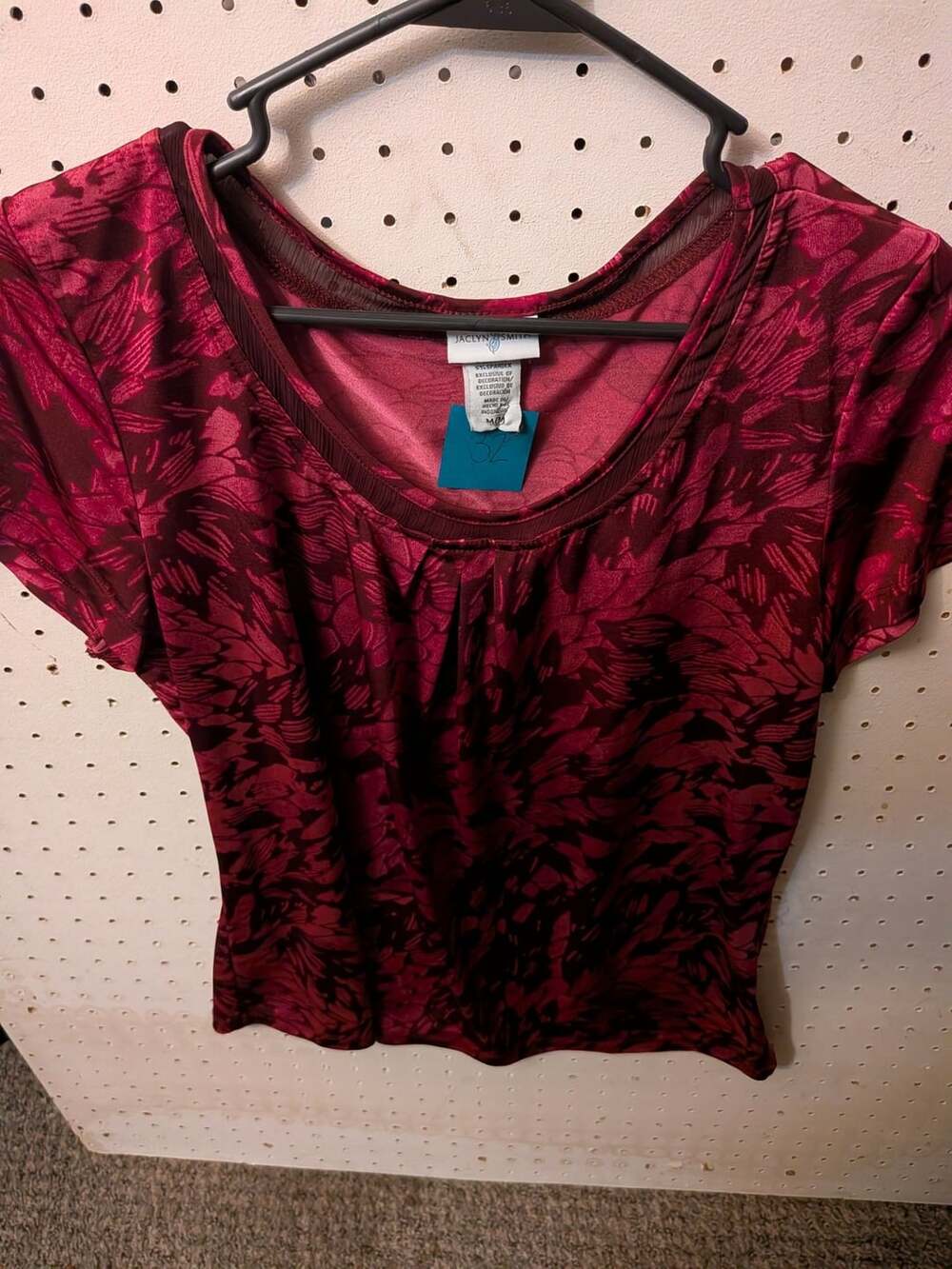Jaclyn Smith Women's Red and Black Floral Print Short Sleeve Top